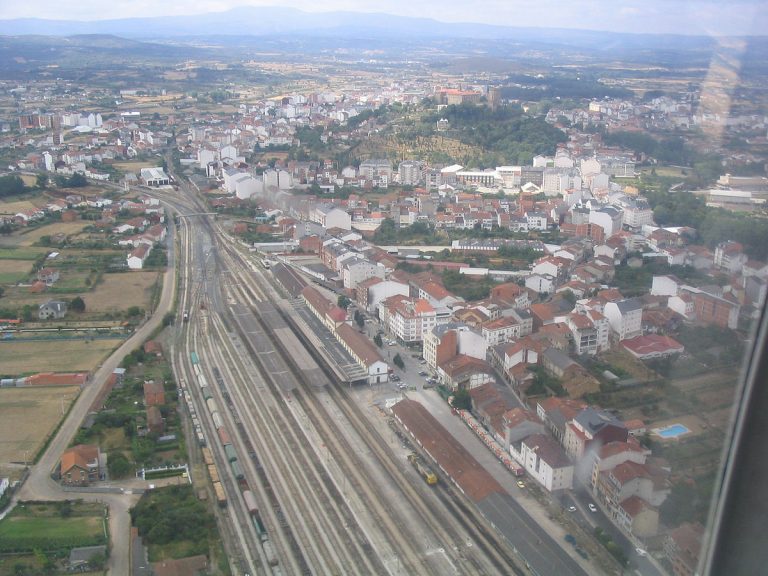 20 millóns de euros para a renovación da catenaria do treito ferroviario Monforte-Ourense