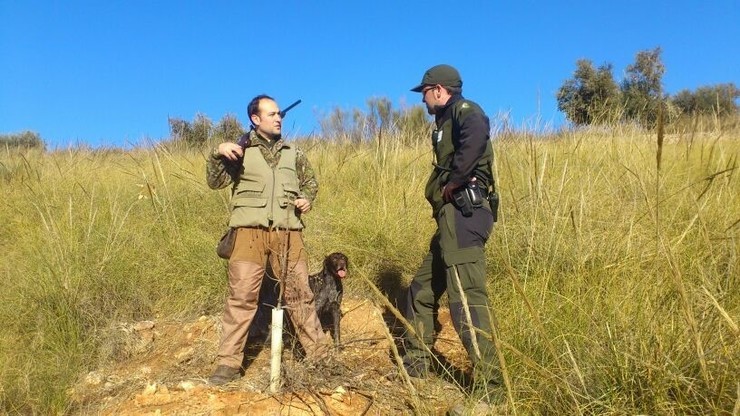 Colectivos animalistas reclaman a suspensión da temporada de caza maior en Galicia