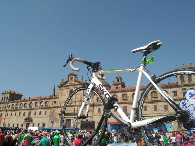 Dispositivo de tráfico en Monforte con motivo da chegada de La Vuelta Ciclista