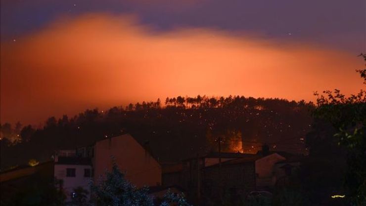 Un lume en Quiroga arrasa 20 hectáreas en poucas horas