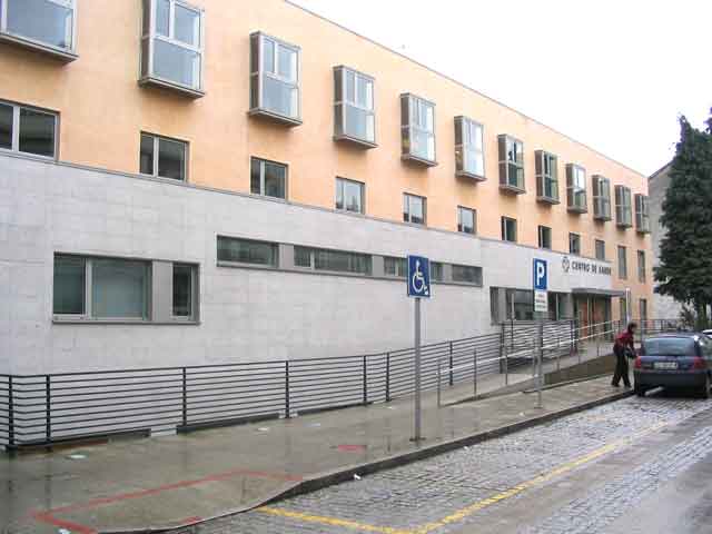 Reordenación do estacionamento do Centro de Saúde de Monforte