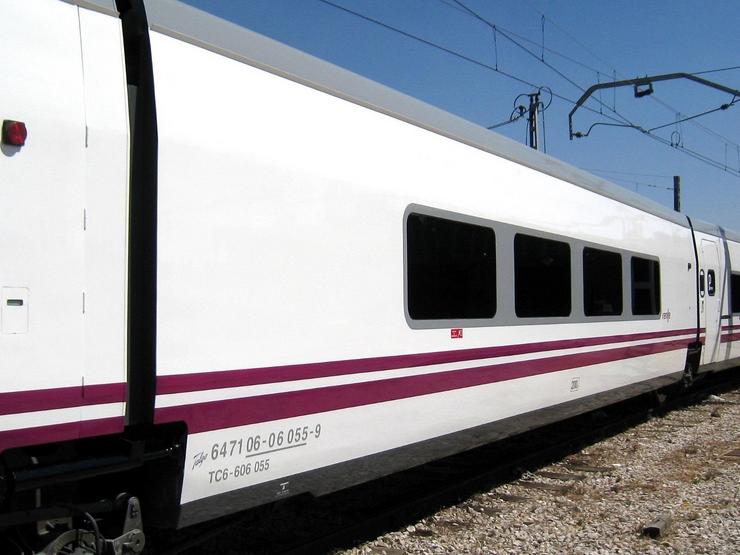 120.000 viaxeiros afectados polo peche da venda de billetes de tren en 8 estacións
