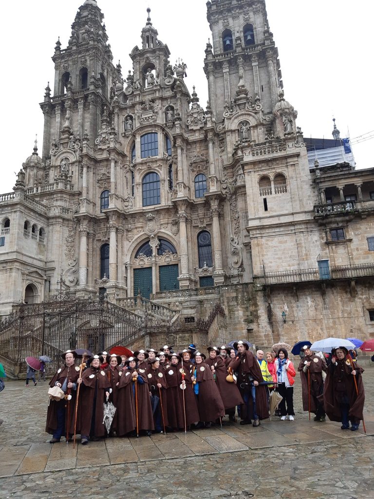Peregrinos medievais en Compostela e 15 minutos para nadar o camiño
