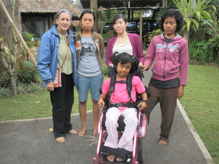 Begonia López, unha pantonesa recoñecida polo seu labor social en Indonesia