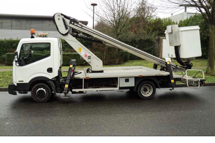 Un novo camión grúa para mellorar os servizos de Monforte