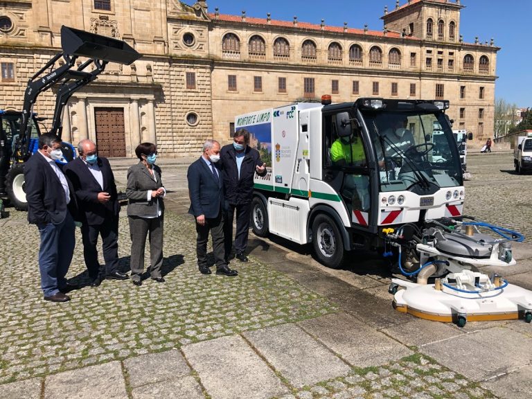 Nova flota de vehículos e maquinaria para a limpeza viaria en Monforte