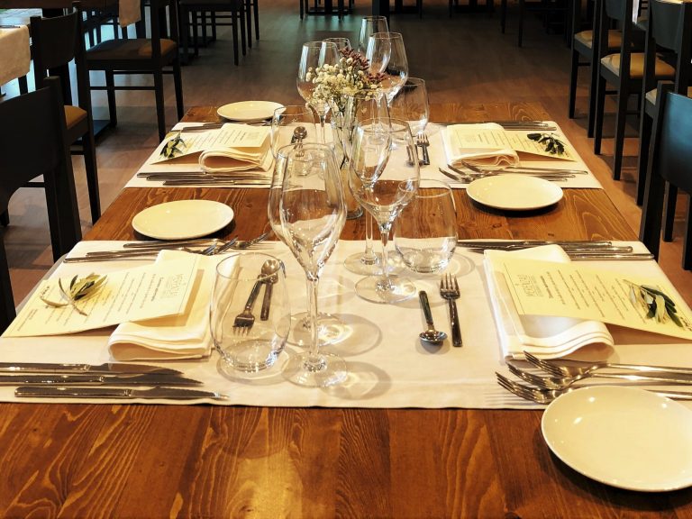 Merenzao restaurante-Viñoteca celebra o seu 6º aniversario