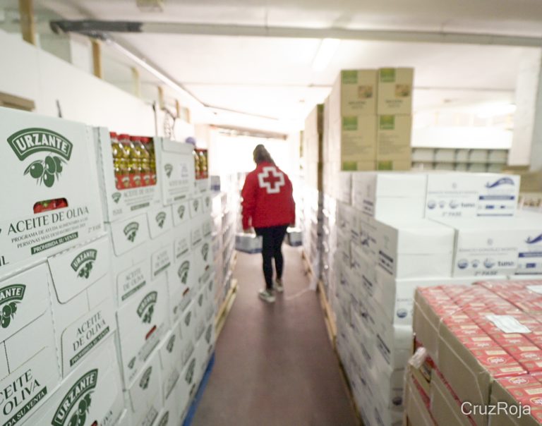 A Cruz Vermella reparte en Monforte 17.000 quilos de alimentos a 300 familias