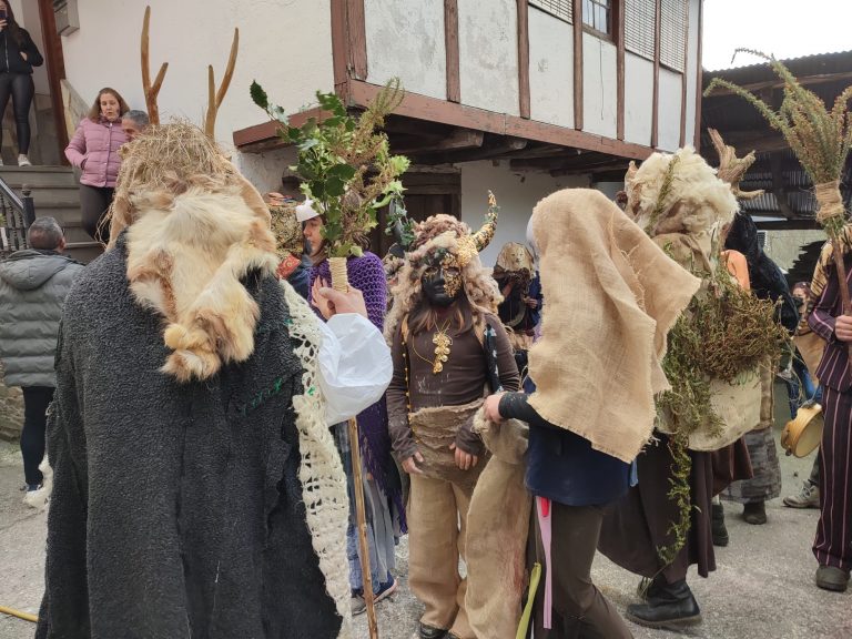 Entroido tradicional no Courel e Monforte prepárase para o desfile
