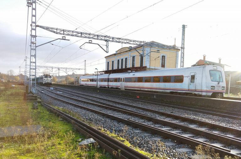 Máis de 4 millóns de euros para o tratamento de plataformas e cruces entre elas en catro estacións do tramo Ourense-Monforte