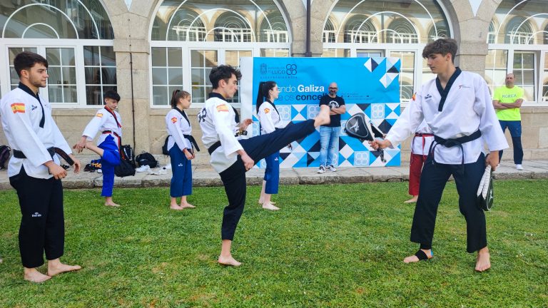 Deportistas do Neka exhiben  Taekwondo de Campionato do Mundo no Pazo de San  Marcos