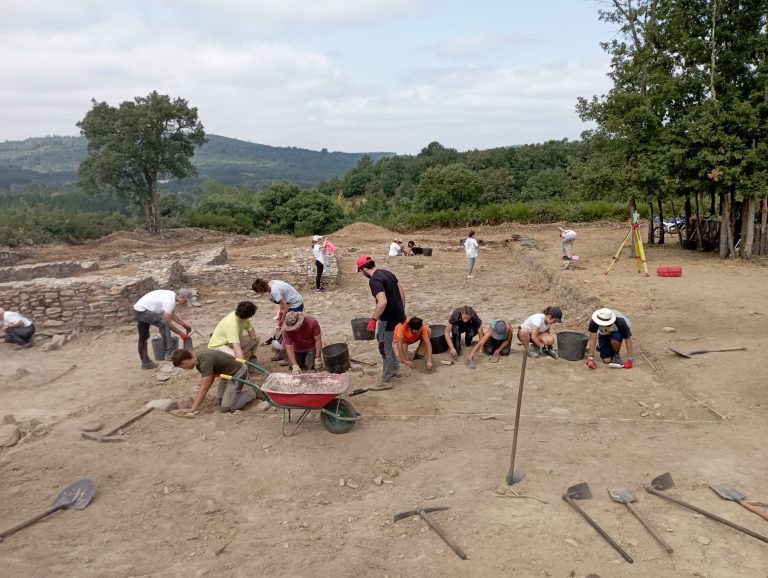 Unha monumental muralla de cuarcita descóbrese coa nova campaña arqueolóxica en San Lourenzo