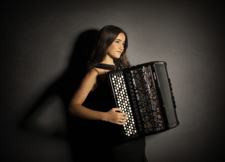 O 8 de outubro Música no Outono trae a Sober á acordeonista, Marta Cubas