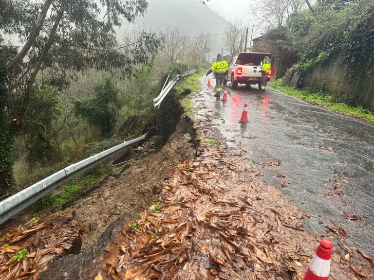 Comezo de ano de inundacións en vivendas e estradas danadas polas fortes choivas