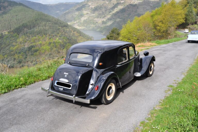 “O coche máis antigo que vén é un Citroën 11 Sport do 1937”, Miguel Martínez, do Club Autoclásico RS