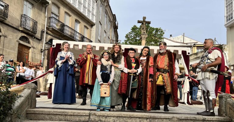 Unha Medieval multitudinaria vestiu Monforte de cor, calor, sons e lume