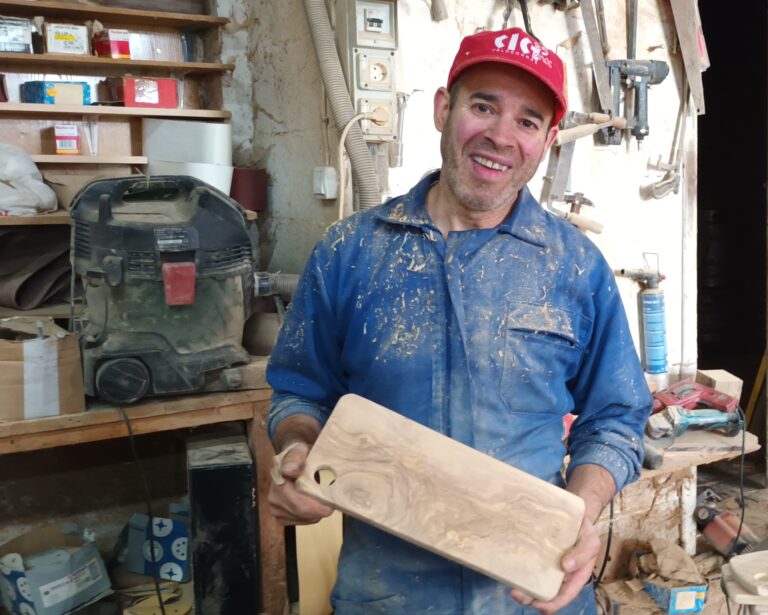 Armaior, máis de dez anos dedicados á artesanía en madeira de oliveira