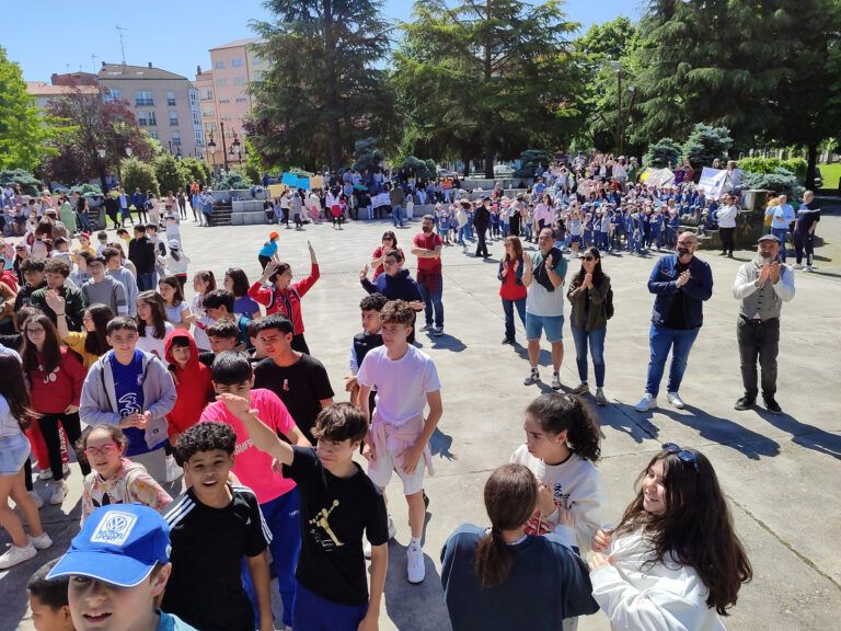 600 alumnos de oito centros  da Ribeira Sacra participan en Monforte no Correlingua