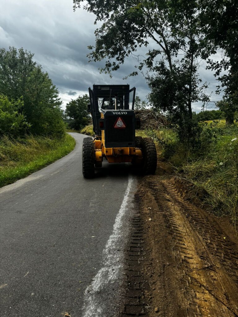 Comeza a mellora da estrada LU-P-4202 que une Pacios e Currelos