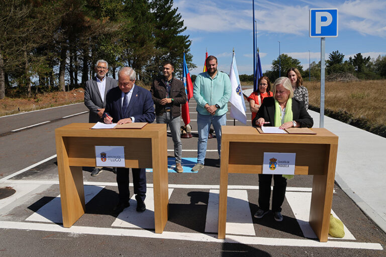 Entrega ao Concello de Paradela das obras do Polígono Industrial no que a Deputación investiu 1M€