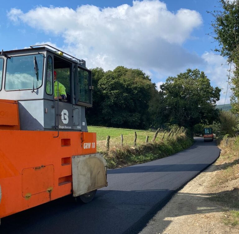 Pechada ao tráfico por obras a estrada provincial LU-P-5713 na parroquia sarriá de Piñeira