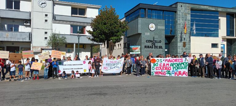 Mobilizacións contra os recortes no ensino en Ribas de Sil e Sober