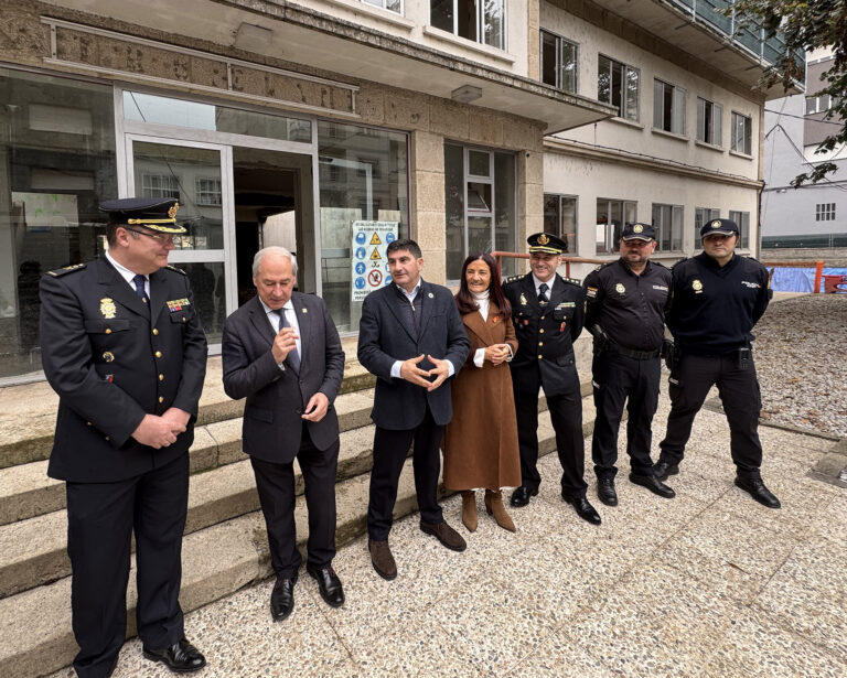 O delegado do Goberno en Galicia visita a nova Comisaría de Policía de Monforte e pona como exemplo de cooperación entre administracións