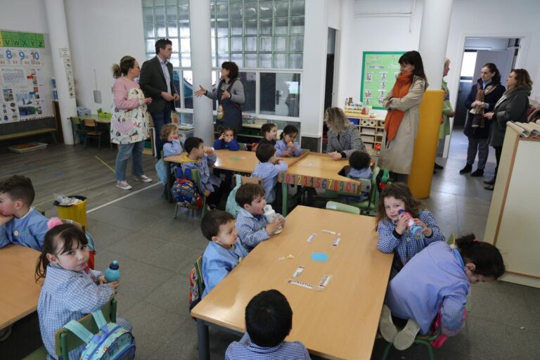 57.000€ para ampliar as aulas de infantil e a cuberta do patio do Frei Luis de Granada de Sarria