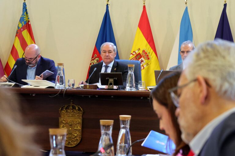 A Deputación aproba por unanimidade o reparto de 22M€ do Plan Deputación aos 67 concellos da provincia