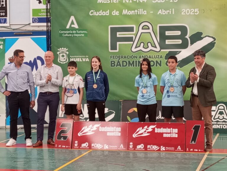 Álvaro Gómez, de familia soberina, medalla de prata nunha proba nacional de Bádminton