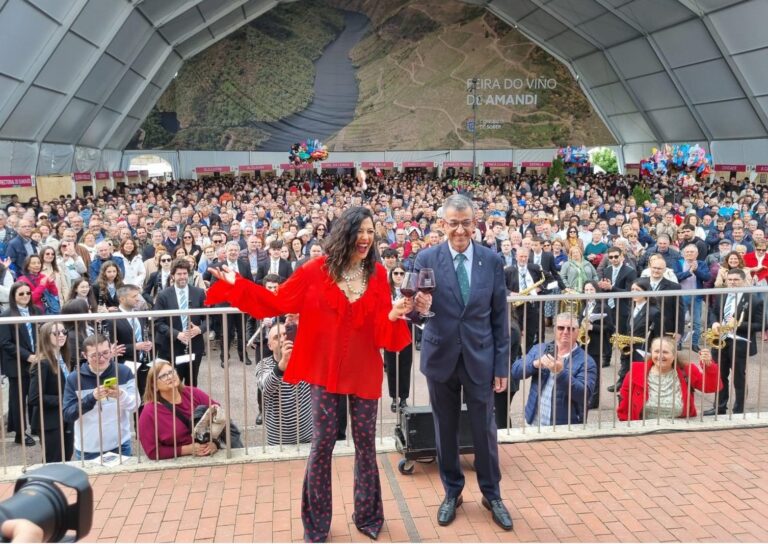 Luis Guitián e Lucía Pérez exaltan a Ribeira Sacra, Sober, e o traballo de adegueiras e adegueiros na XLV Feira do Viño de Amandi