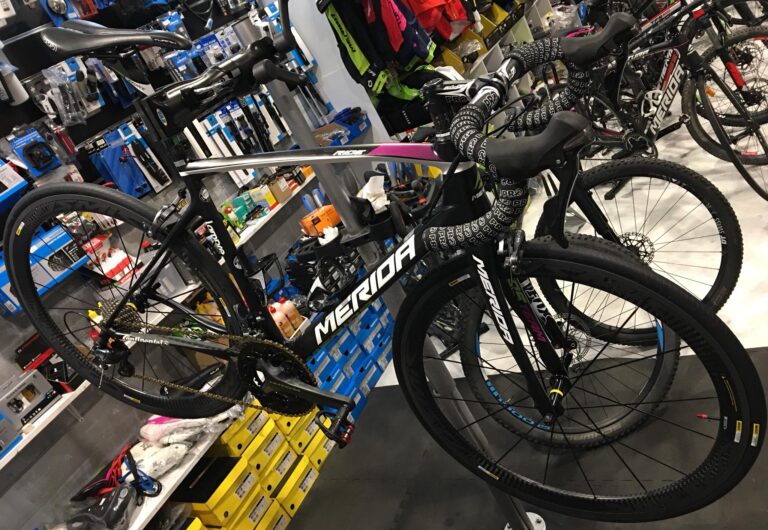 Iniciativa solidaria en Monforte para darlle unha nova vida a bicicletas en desuso