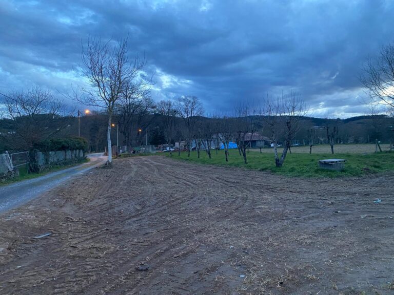 Chantada habilita co obradoiro de emprego unha nova área recreativa e deportiva no barrio de Marín