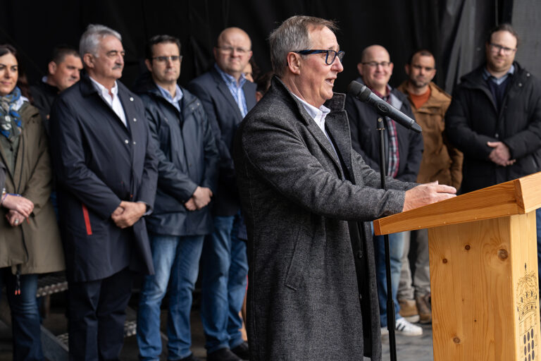 “Aquí estivo, está e estará o paraíso do bo viño”, asegura Marcial Mouzo no pregón de Pantón
