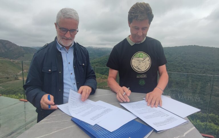 Convenio entre a Asociación de Empresas Ribeira Sacra Next e a Asociación de Empresarios de Mos