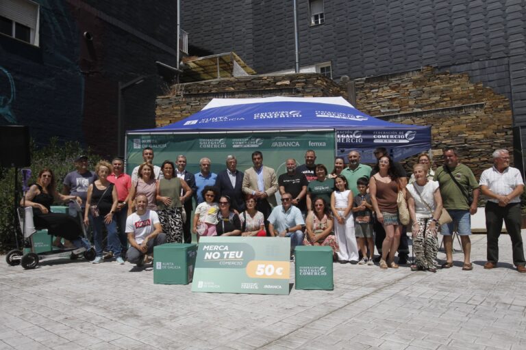 Quiroga acolleu o sorteo da campaña “Merca no teu comercio”