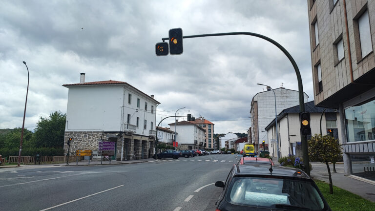 Este 22 de xullo pola mañá entran en funcionamento os semáforos da Avda de Monforte, en Chantada