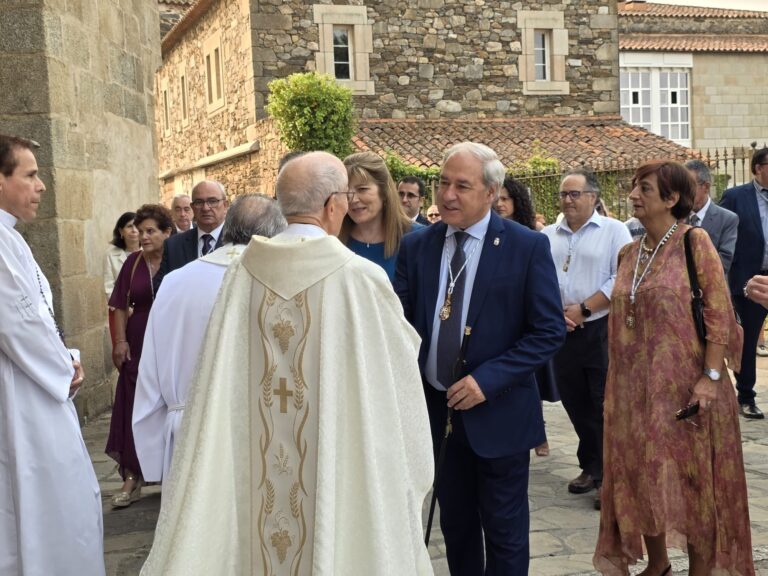 Monforte honra á Virxe de Montserrat no día grande das Patronais