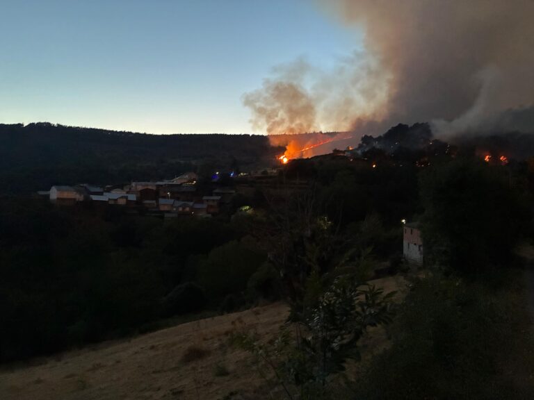 Situacións moi complicadas en Quiroga co lume preto das aldeas