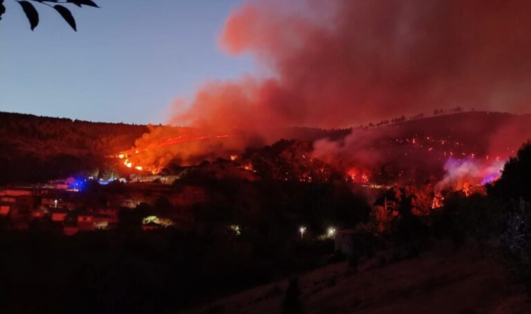 A Xunta aumenta a 88.000 as hectáreas queimadas, 30.000 no incendio de Larouco