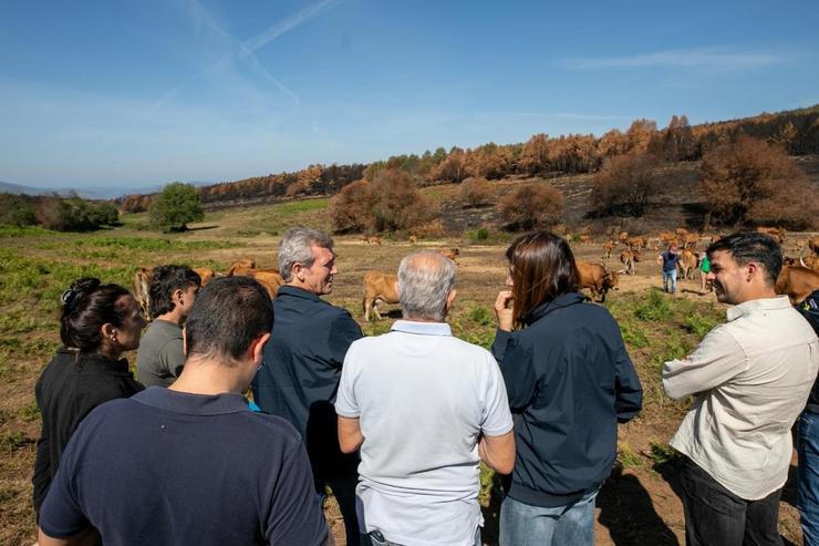 Rueda comprométese en Quiroga a que as axudas polos incendios “cheguen canto antes”