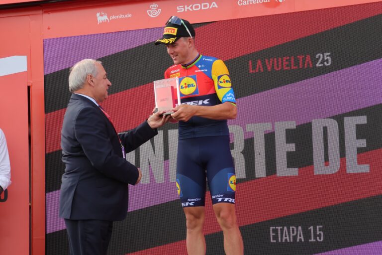 Mads Pedersen gana a 15 etapa de La Vuelta con meta en Monforte