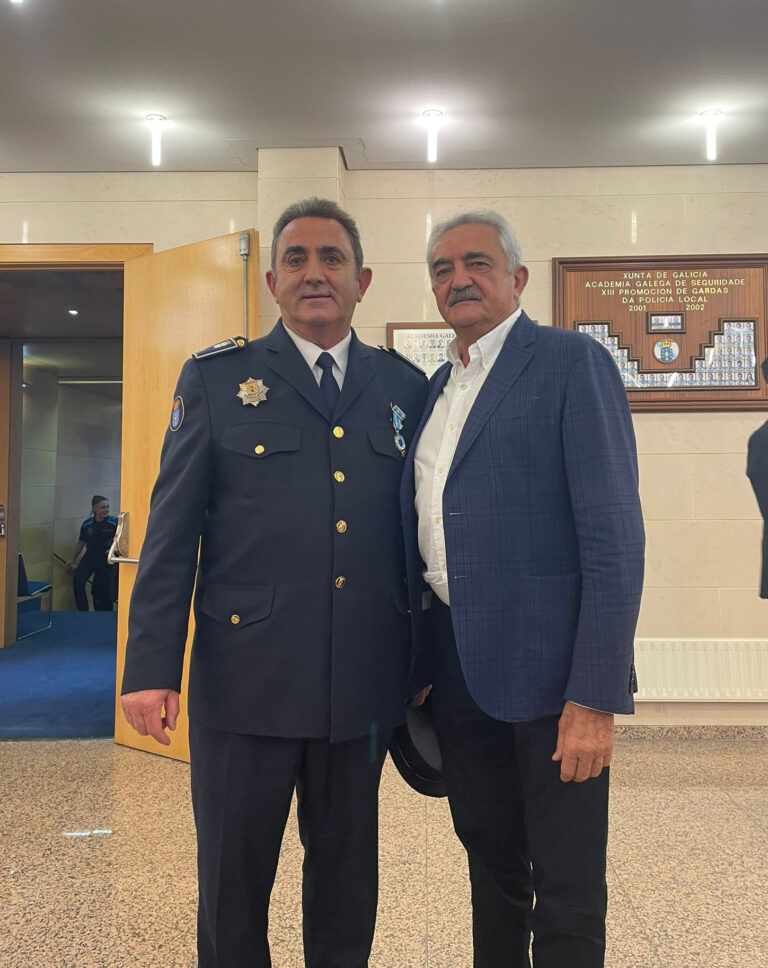 Dous policías locais de Chantada reciben a Medalla ao Mérito por salvar a un home dun incendio