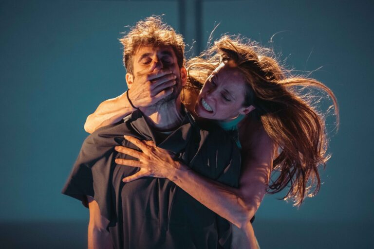 Iria Sobrado: “Sobre nós sempre pesa o xuízo dos demais, aprendémolo de moi pequeniñas”