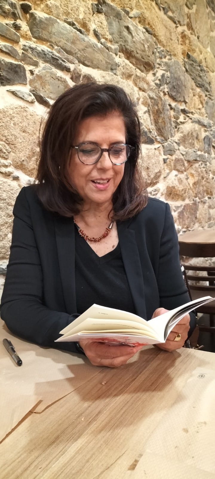 Presentación do poemario ‘Vestidos de organdí’ na librería Entre Libros de Monforte