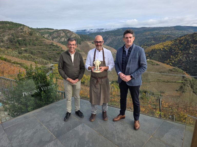 Arias felicita ao cociñeiro Rafa Centeno e ao equipo do restaurante Vértigo por lograr a primeira Estrela Michelín da provincia