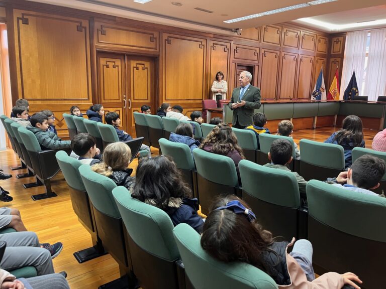 Alumnado dos Escolapios de Monforte visita a Casa Consistorial