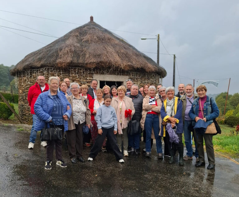 Veciños de Bazal, en Pantón, viaxaron a Lalín para coñecer a Casa do Patrón e comer o cocido