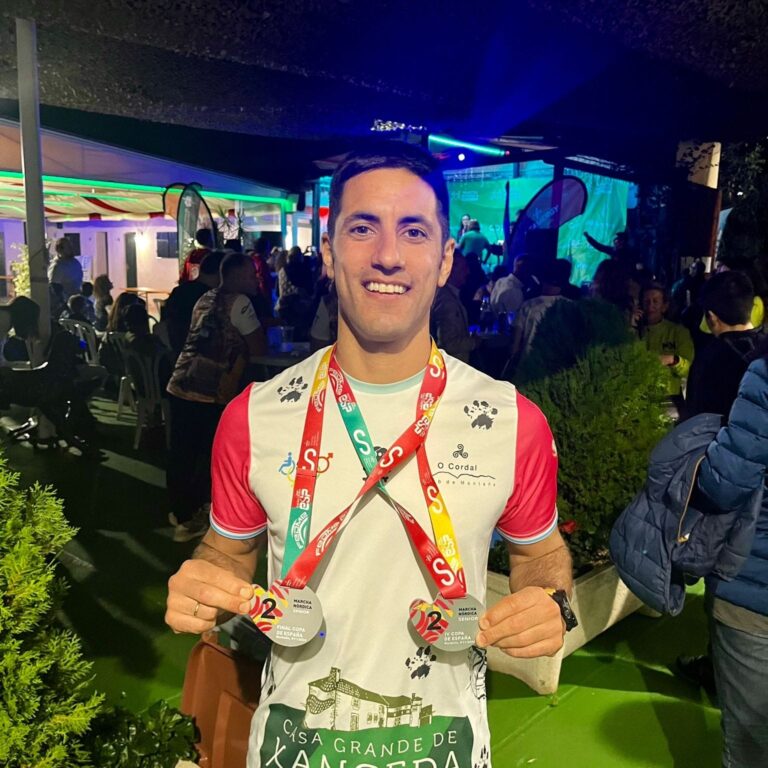 “A marcha nórdica activa o 90% da musculatura e, se sorrís, o 100%”, Alberto Fidalgo, subcampión do mundo