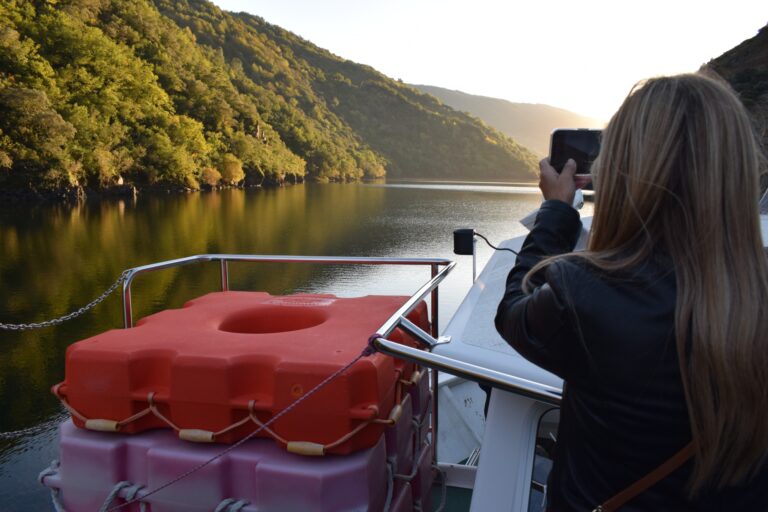 57.000 persoas viaxaron este ano pola Ribeira Sacra nos catamaráns da Deputación